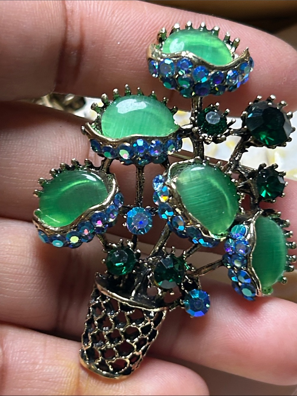 Vintage-inspired Green Flower Bouquet Brooch - Women Jewelry
